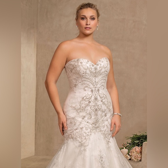 Casablanca Dresses & Skirts - Plus Size Fitted Wedding Dress